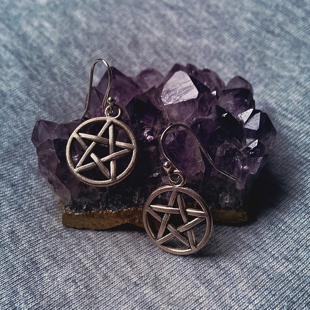 GIFTABLE Handmade Pentacle Magick Protection Silver Earrings 🌟